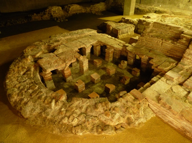 The foundations of the warm room of Billingsgate Bath House